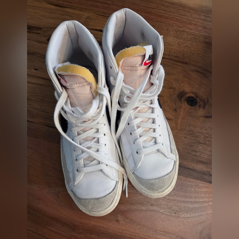 Nike Blazer High Top Women Size 9